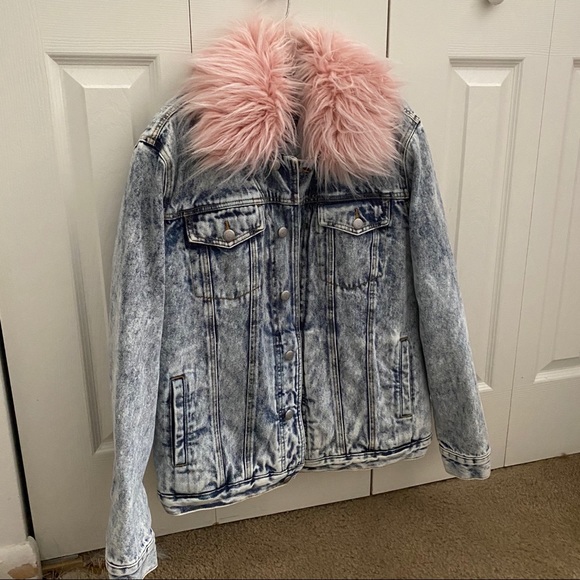 So good I had to share! Check out all the items I'm loving on @Poshmarkapp #poshmark #fashion #style #shopmycloset #juicycouture #underarmour #cozyphones: https://t.co/kcMtjqFXfh https://t.co/vBSi07W1qv