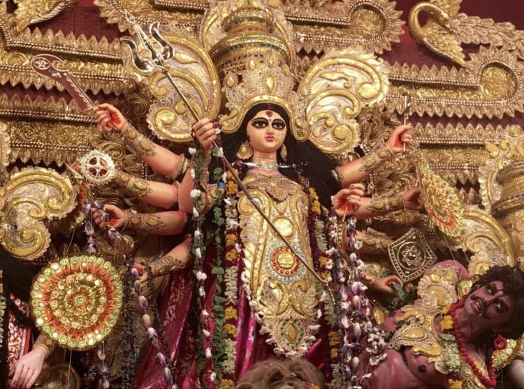 #MahaSaptami is for visiting puja pandals & watching cultural events. #Covid year saw thin attendance at most Pujas
#KaalRatri #Durga represents her fierce form as the battle builds up for destruction of #Mahishasura. For most, the puja signals the overcoming of obstacles https://t.co/lHfBuS3bxU