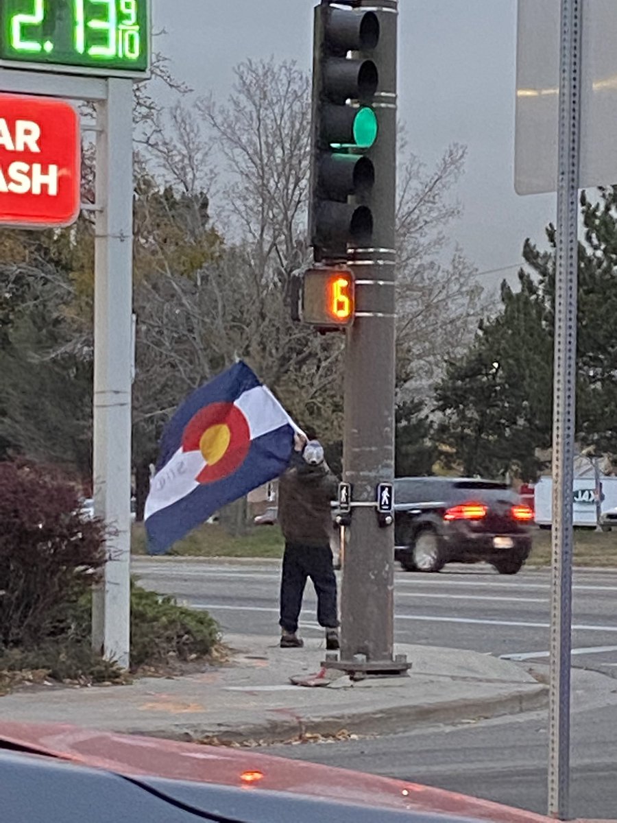 This gentleman was out in freezing temperatures greeting evacuees from Estes Park. #EastTroublesomeFire