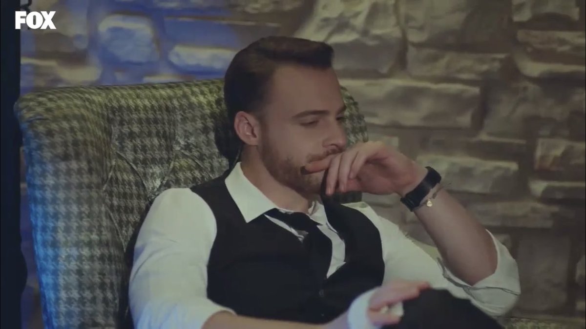 loving that serkan’s new hobby is to look at pictures of him and eda and try not to cry  #SenÇalKapımı  #EdSer