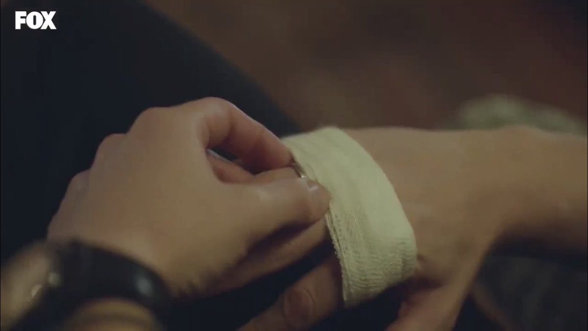 the only way this ring is coming off his finger is if he dies and even then he’ll make sure he’s buried with it  #SenÇalKapımı