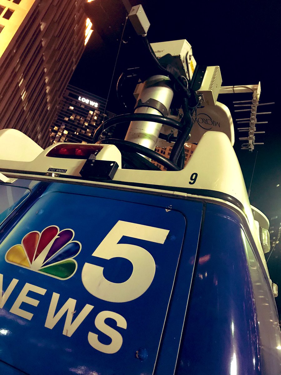 #ToolsOfTheTrade Beautiful evening in #Chicago for a live shot. https://t.co/uwowaDMzBp