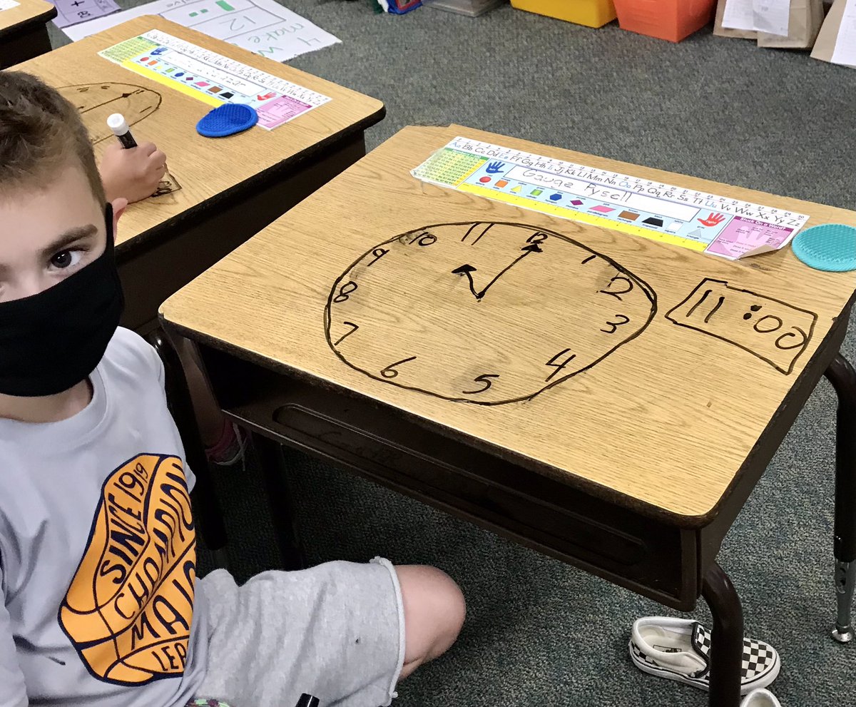 QueefLatinahO_G's tweet image. What time is it?! ⏰⌚️Just ask these kids!! #timeonthehour #analogclock #digitalclock @WISDTurner