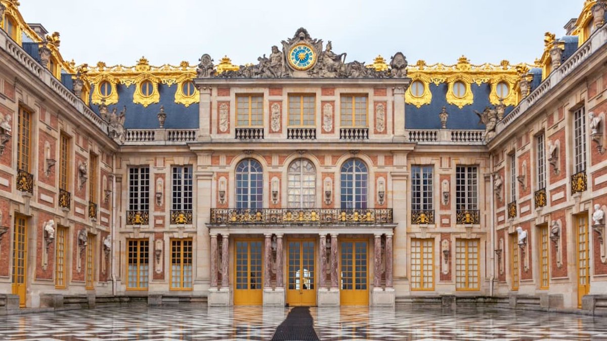 manuluna13's tweet image. #DatoRandom

El Palacio de Versalles, en Francia, tiene 2.513 ventanas y 843 espejos
