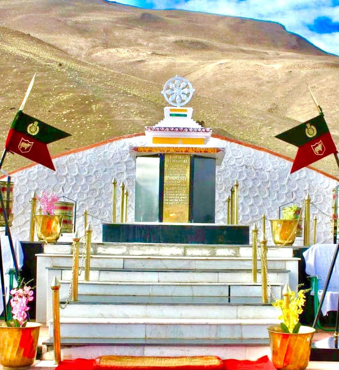 Defence_Nation's tweet photo. On the Occasion of #PoliceCommemorationDay2020 we honor the service and remember the Sacrifice of Brave Police Personnel today.
.
.
#PoliceCommemorationDay #ShaheedDiwas2020 #Tribute #Remembering #DefenceForNation #IndianDefence https://t.co/cgMrdkRAYp