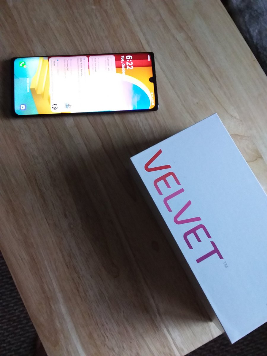 JRoboCYYC's tweet photo. I bought an LG Velvet. https://t.co/Q34iKzQd4d
