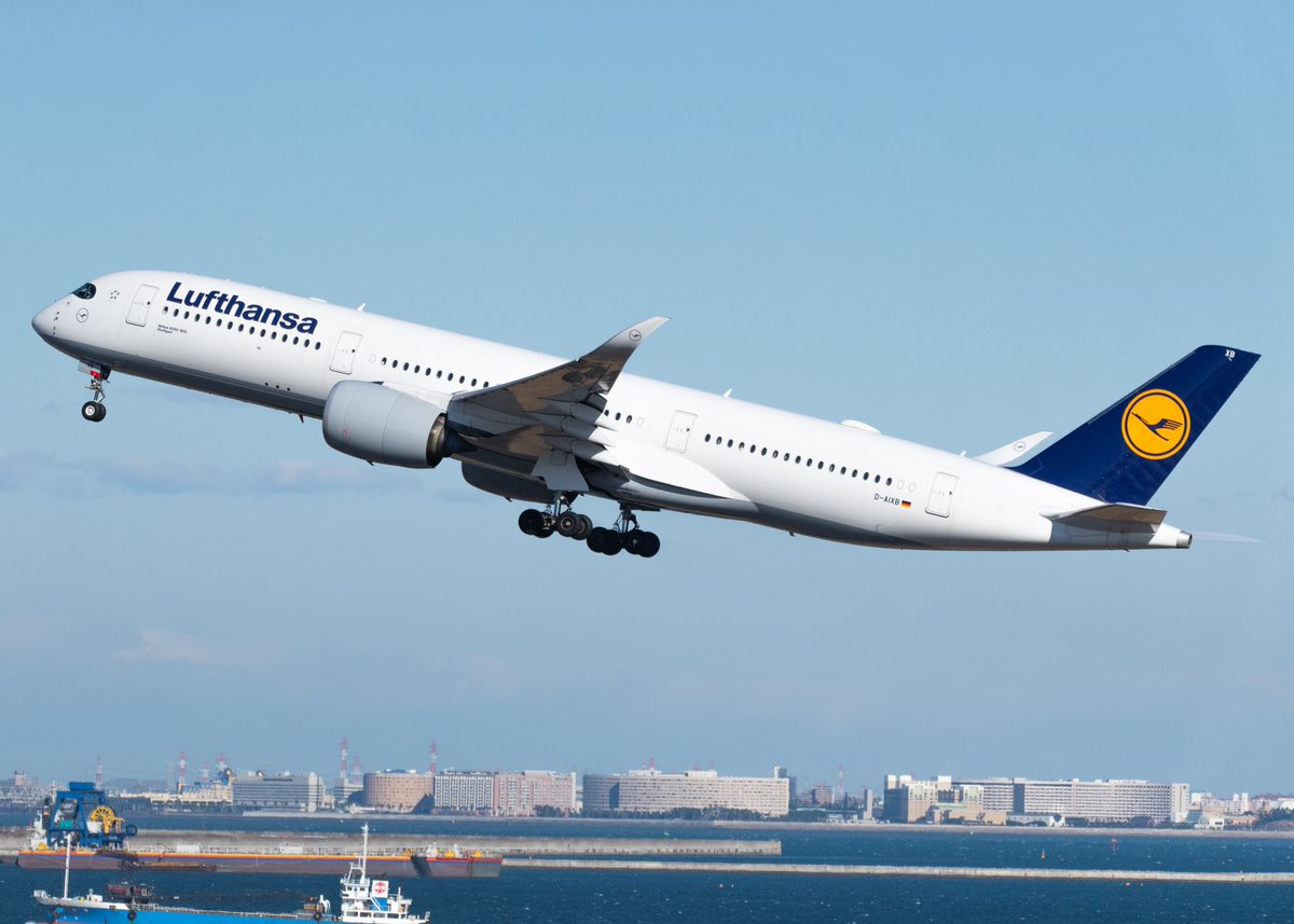 An @lufthansa Airbus A350 taking off from Haneda Airport.
羽田空港で撮影したルフトハンザのエアバスA350
#planespotting #lufthansa #aviation #aviationphotography https://t.co/vlUMIRGGjM