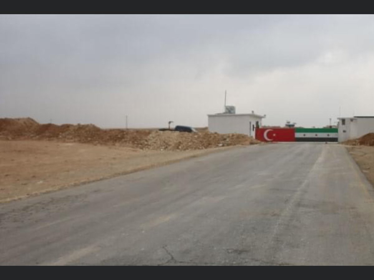 Turkey closes a important border crossing near #Manbij city northeastern #Aleppo province.
#Syria #SDF #Turkey #Syrianarmy🇸🇾
https://t.co/7xy2tq0qZv https://t.co/cB864LPXyA