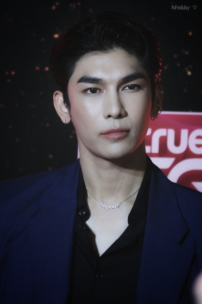 CAN WE JUST TAKE A DEEP BREATH AND JUST APPRECIATE HOW GOOD HE LOOKS. He looks so dangerous and expensive.  That second pic is not from a fansite but it would be a crime not to include it.  @MSuppasit