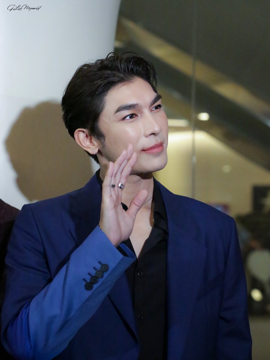 Its time to say a prayer of thanks to the team who put this entire look together on him. And to GOD WHO CRAFTED THIS MAN BY HIS OWN HANDS.  @MSuppasit