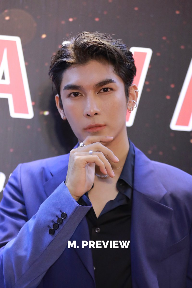 My English vocabulary is failing me. All I know is if looks could kill I would be writhing on the floor by now. Holy heck Suppasit.  @MSuppasit