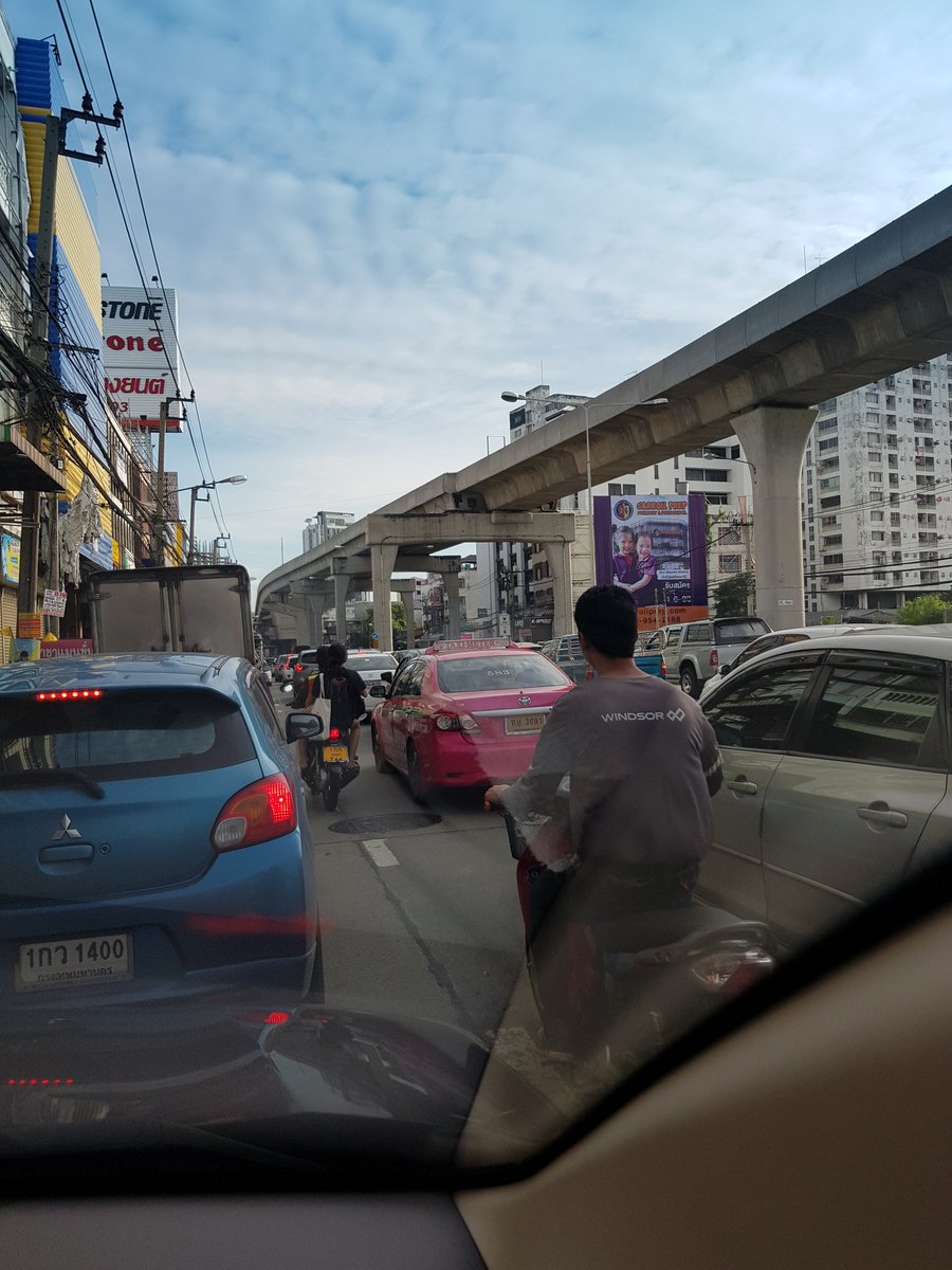 หน้ากระทรวงสาธารณสุขรถติดมากค่ะ <a href="/js100radio/">JS100Radio</a>