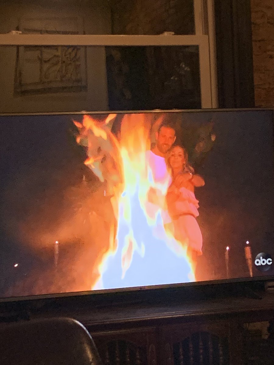 This is our 2021 energy ladies

#TheBacheloretteABC