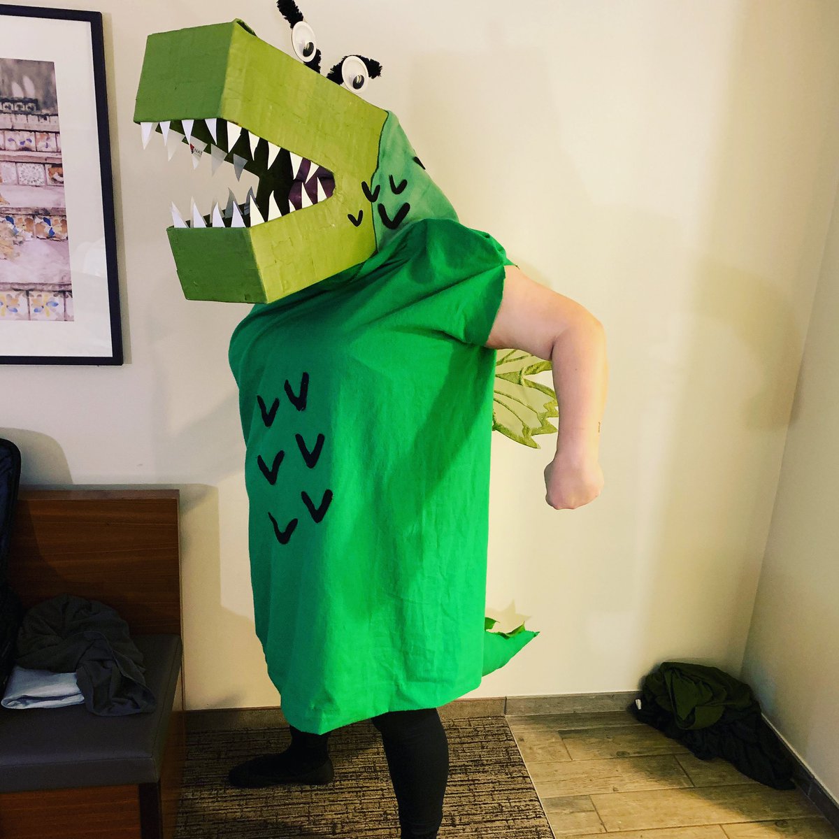 pixie_styx's tweet image. Made this Trogdor The Burninator costume for this years conventions glad I get to show it to someone @kinky_horror @SetDarcyFree @therealjoebob #JoeBobsCostumeContest