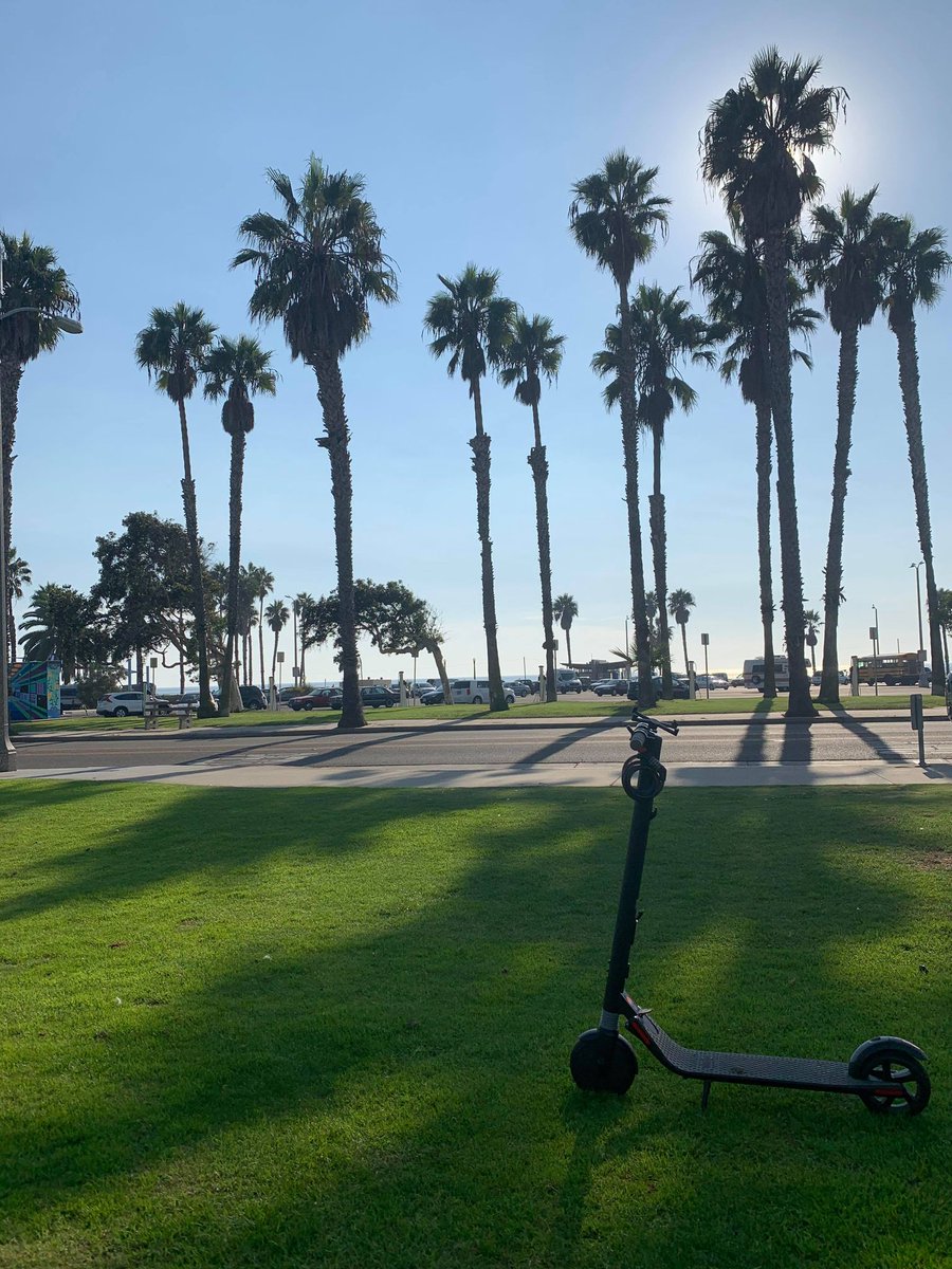 dgoniel's tweet photo. Overrated: Using an Uber/Lyft downtown

Underrated: Taking 1/2 the time/cost w/ an e-scooter https://t.co/4eaxPjZjVM