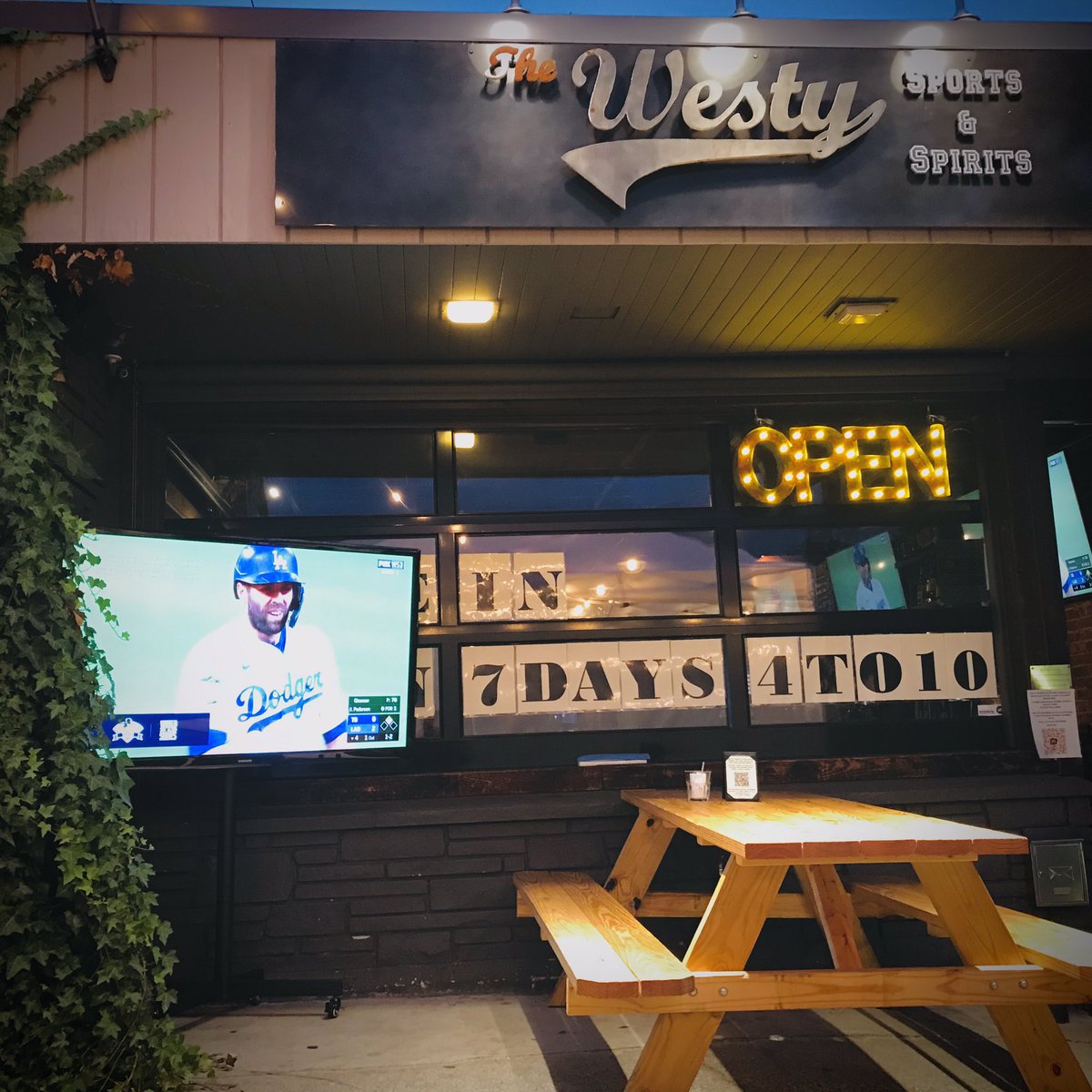 A little outdoor viewing to enjoy game 1 of the #WorldSeries 
Enjoy it while we can.
#outdoors #baseball #mlb #LADodgers #TampaBayRays #TBvsLAD