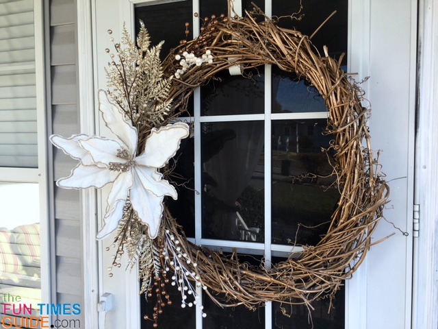 FunCrafts's tweet image. How to make a large grapevine wreath for your door,  using wild grapevines from your yard. Step by step winter wreath tutorial: bityl.co/3sv0