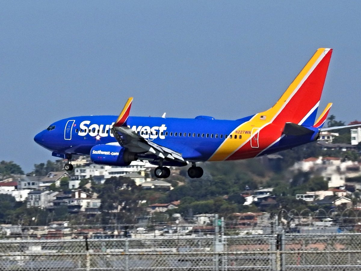 N227WN Boeing 737-7H4 operating as Southwest WN2210 landing KSAN runway 27 on 20 October 2020. #avgeek #planespotting https://t.co/gky7uiOvbp