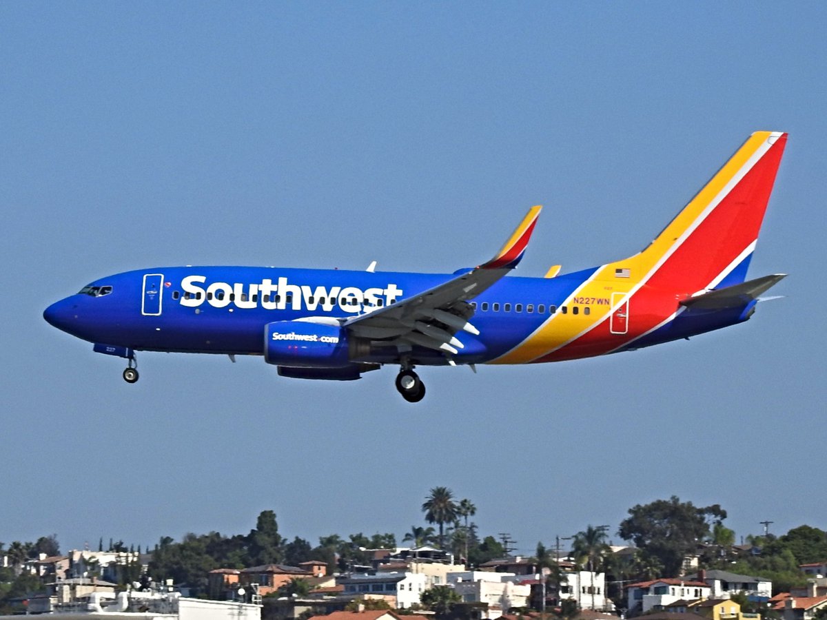 N227WN Boeing 737-7H4 operating as Southwest WN2210 landing KSAN runway 27 on 20 October 2020. #avgeek #planespotting https://t.co/Bn6KL2gAGN