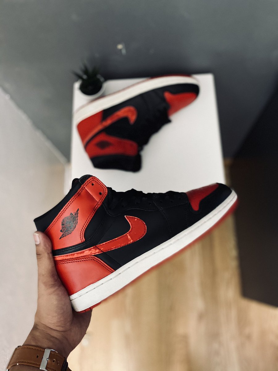 RaymondMLazaro's tweet photo. I miss selling shoes. Sz 10-10.5 hollla https://t.co/kE0iDozyst