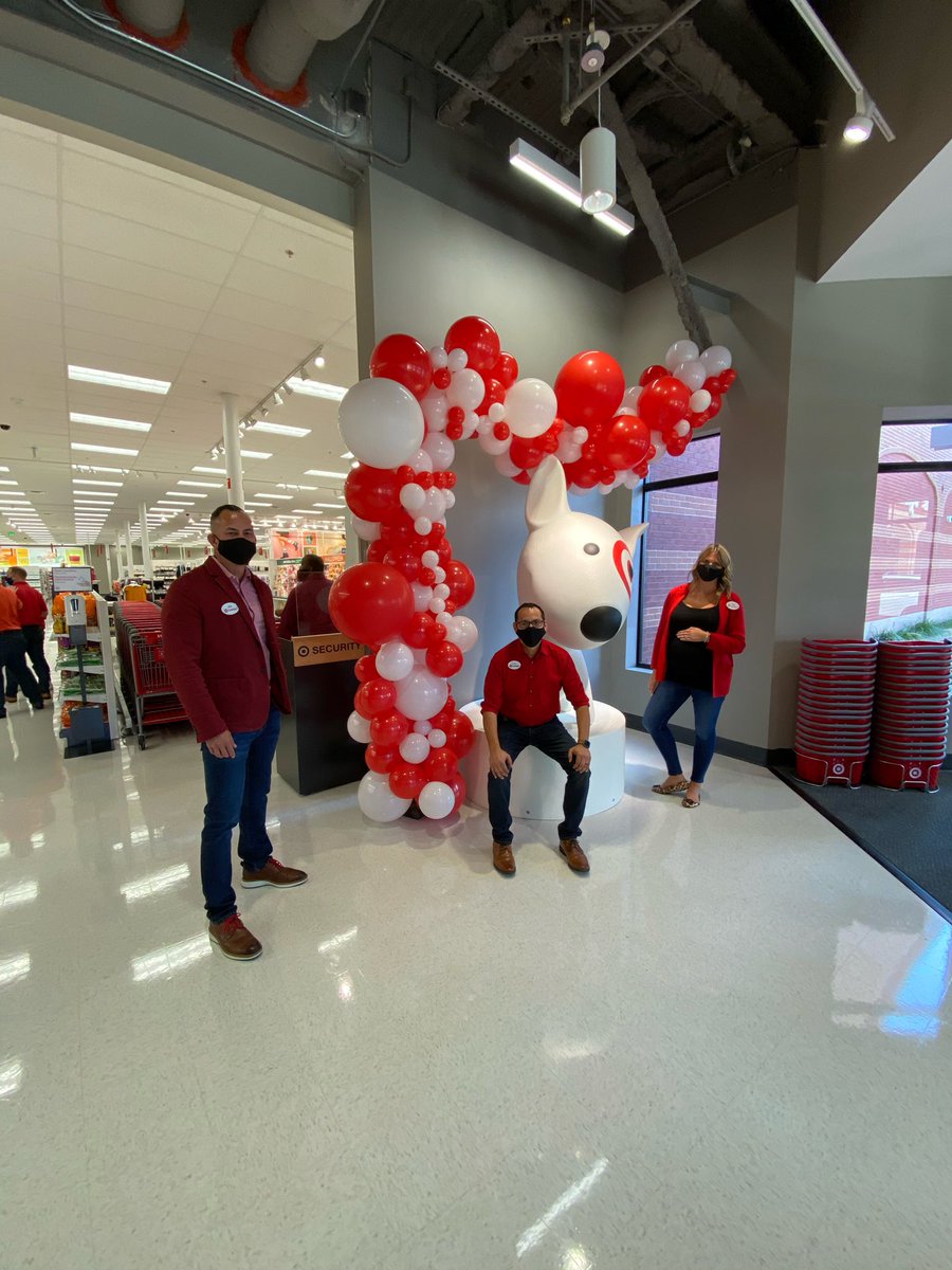 maxwellwiller's tweet photo. Congratulations T3375 Team on an amazing VIG!! So proud of all the hard work this team has put in!! Proud to open Houston’s first Small Format and welcome T3375 to the D311 team!! #T3375 #D311 #G392 #VIG #Target @emilytux @johnp_sheehan @linmwheel @oskrrubo https://t.co/LuxItEcpn2