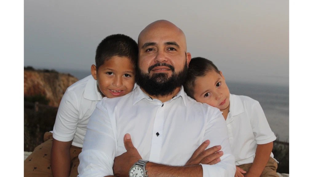 dead at 36Marlon Blandon, a father of six from Lehi, Utah died from COVID. His sister and brother-in-law, already the parents of four, adopted Blandon's five young children. https://www.dailybreeze.com/2020/10/12/friends-step-up-to-help-lawndale-couple-who-adopted-5-children-of-relative-who-died-of-coronavirus/?fbclid=IwAR0tGtGX6PSzY3jLz5Y_jPvXsdyRYv9odJN2BhZ8-NEmXf8fqYP1zAXNCGE