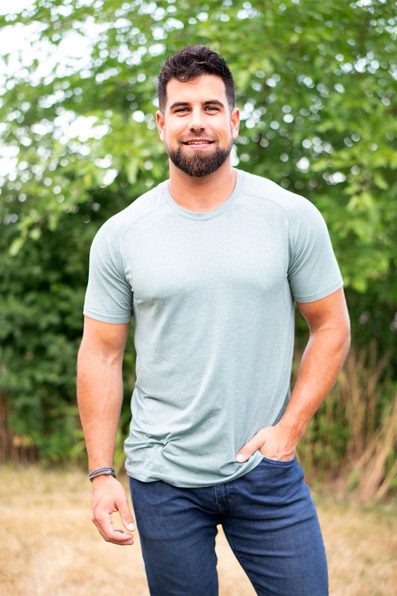 jclementine9's tweet photo. Does someone on the bachelorette casting team have a thing for Sully or...? #TheBacheloretteABC #TheBachelorette https://t.co/DsUvTdVzbn