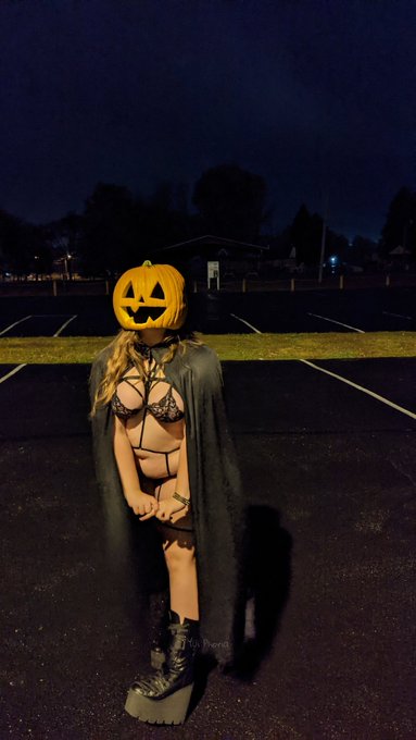 11 Days Until Halloween 🎃 https://t.co/fxI3ooz0Eo