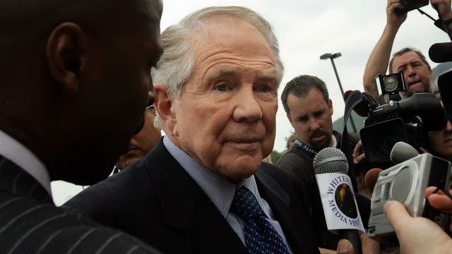 thehill's tweet photo. Televangelist Pat Robertson says God told him Trump will win, then an asteroid will hit Earth https://t.co/c0P59ZwrOJ https://t.co/sBc3Rd0EmW