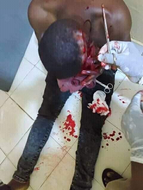 ahneeka1's tweet image. Can’t find sleep thinking about people fighting for their lives right now just cause they believed we ran a democracy in Nigeria... If you’re awake too...drop a prayer for them🙏. May the souls of all the faithful departed.... #EndSars #EndBadGovernanceinNIGERIA #PrayersUp