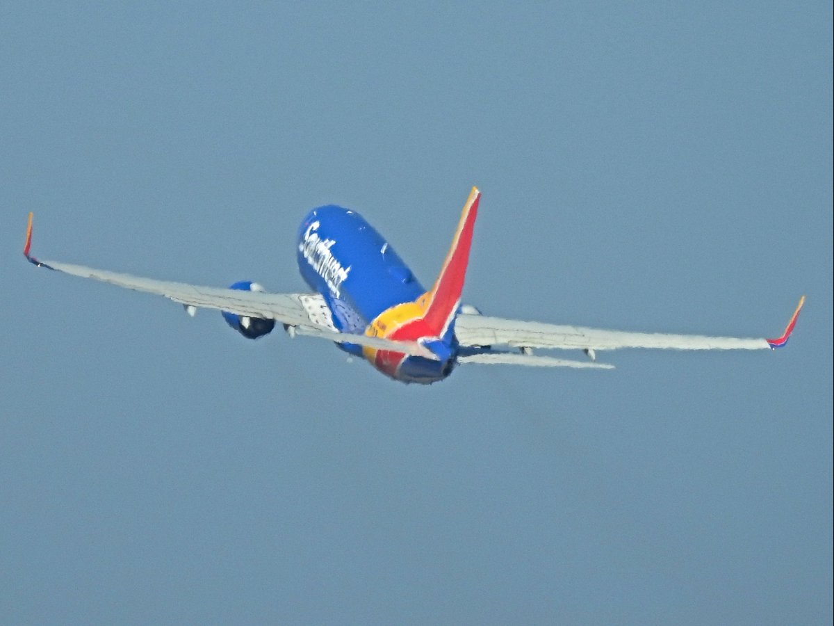 N231WN Boeing 737-7H4 operating as Southwest WN6941 climbing out after takeoff from KSAN runway 27 on 20 October 2020. #avgeek #planespotting https://t.co/9OywuchsAf