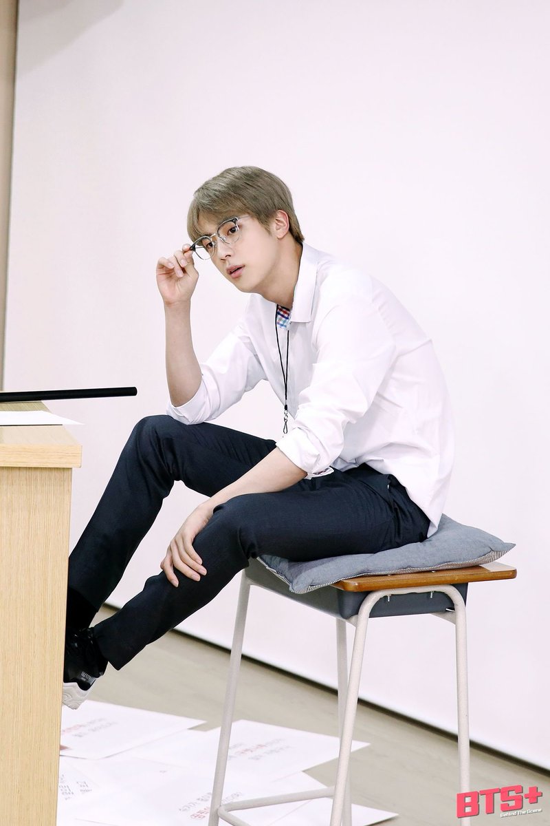 seokjinfile's tweet photo. HE CANT BE REAL https://t.co/17eUdY6YJa