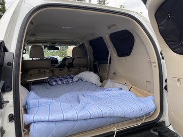 ランドクルーザープラドは車中泊が快適な理由9つ フルフラット化のやり方も 人数は3人まで カーブロ