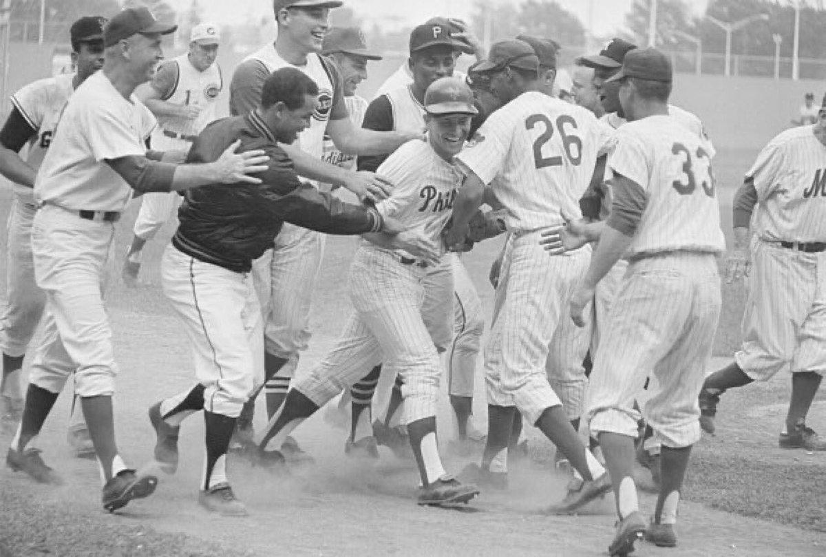 “Old Days”The Phillies Johnny Callison is mobbed by happy NL Teammates after his Game Winning HR in the 1964 All Star Game at Shea Stadium..#MLB #NYC #1960s #Phillies #philadelphia https://t.co/crapzJ6G0J