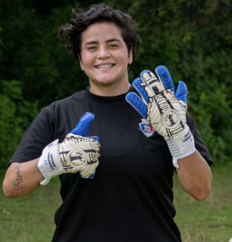 Tercer_TiempoGT's tweet photo. LAS MEJORES PORTERAS USAN R1M Guantes De Porteros Guatemala ⚽️🧤, Porteras referentes en el fútbol internacional y nacional, portan R1M y lucen los mejores estilos.
- Sabrina Botran 🇬🇹 
- Priscila Tapia 🇨🇷 
- Maritza López 🇨🇴 
- Angie Hidalgo 🇬🇹 https://t.co/DQEvMpBlsA