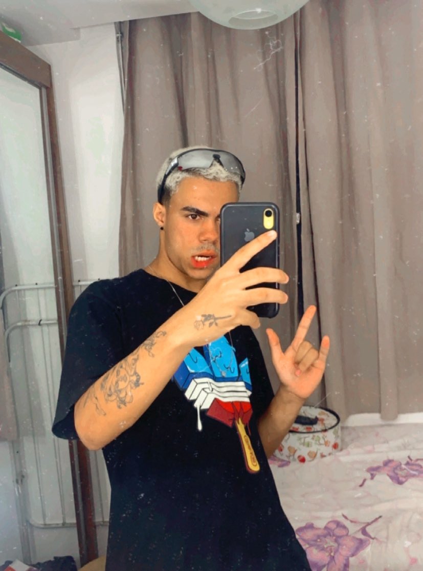 RikelmyPL's tweet image. P de Poc  #LGBTQpresente #LGBTQnaoTemPaz