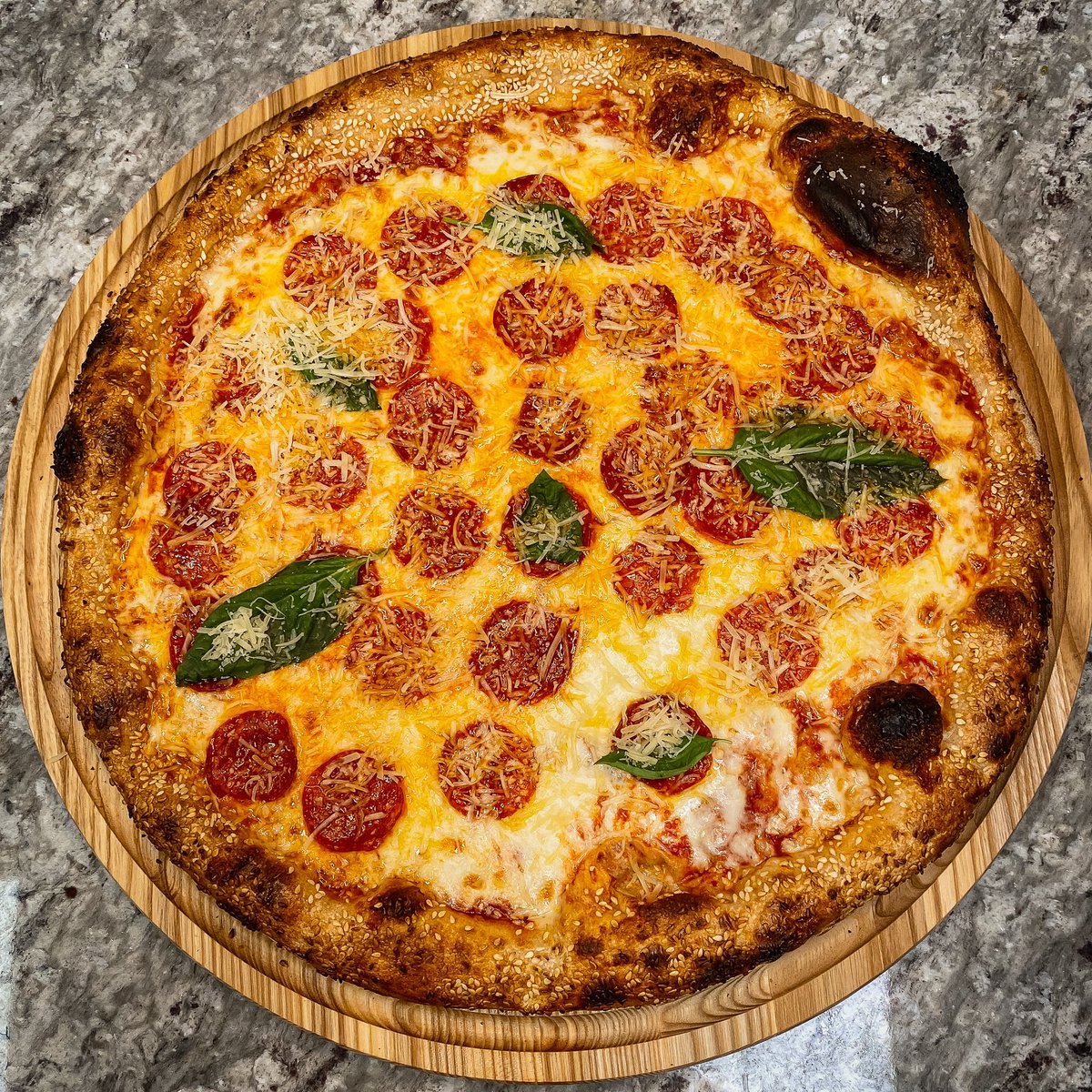 Sesame crust pizza
#sesamecrustpizza #pizza #Philly #Philadelphia #newconcept