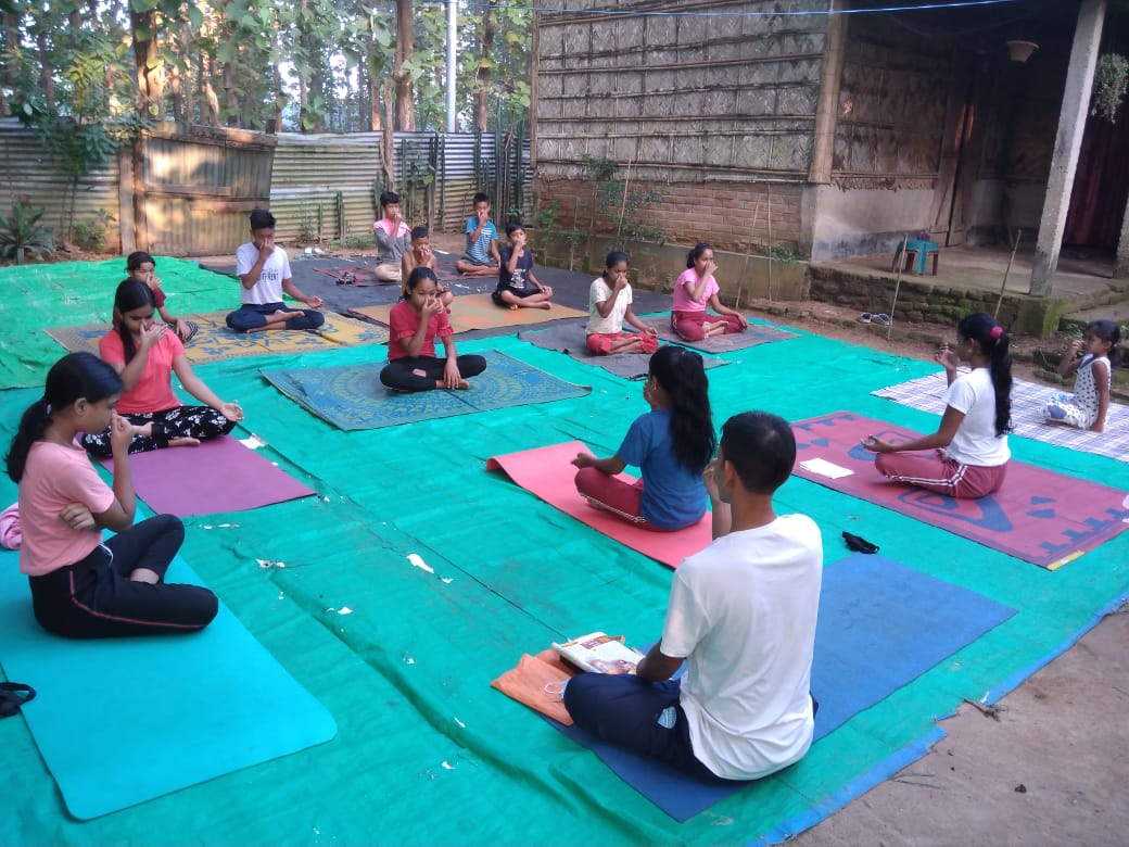 BstMeghalaya's tweet photo. Today's yoga class at tikrikilla West garo hills Meghalaya
Yog shikshak Megha Das..
#yogrishiramdev
#patanjali
#swamitirthdev
#yogawithramdev https://t.co/uKJ5MPrI6X