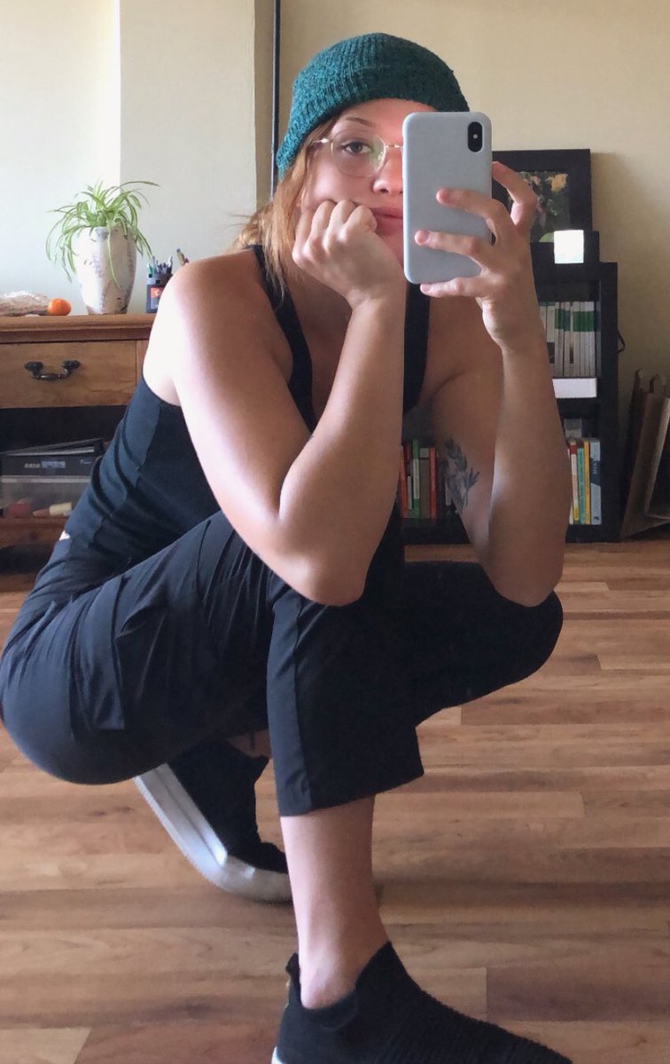 lynn__yy's tweet photo. fun fact: sometimes I change outfits like 3 or 4 times a day hahah idk I have too many clothes https://t.co/Ppktnd37mT