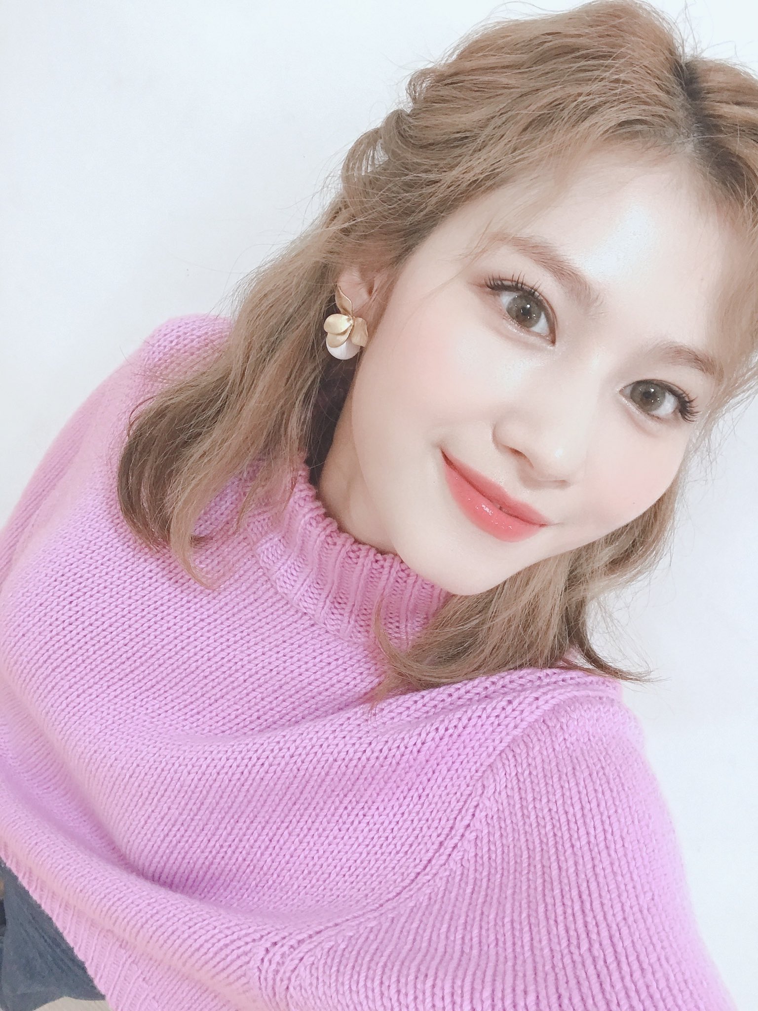 misa •ᴗ• on Twitter: "TWICE's new selcas on Once Japan 📸 Sana, Jihyo, Mina  #TWICE #트와이스 @JYPETWICE… "
