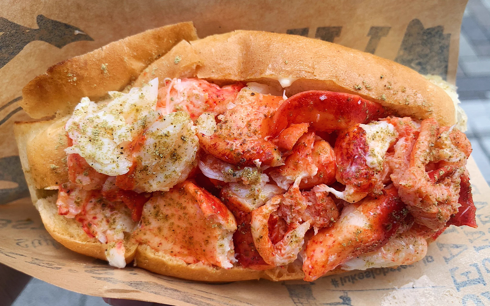 【ルークスロブスター】パンに挟んだプリプリのロブスターが味わえる！！