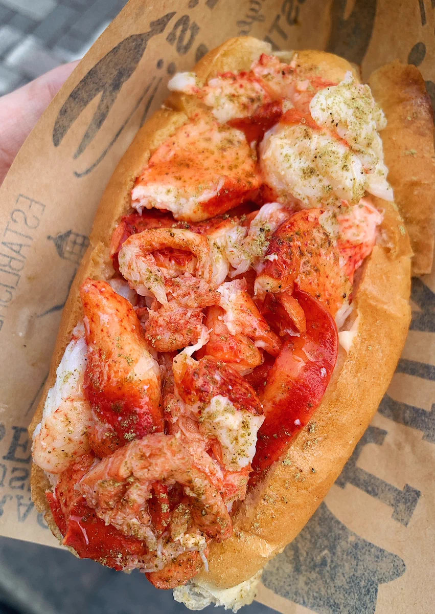 【ルークスロブスター】パンに挟んだプリプリのロブスターが味わえる！！