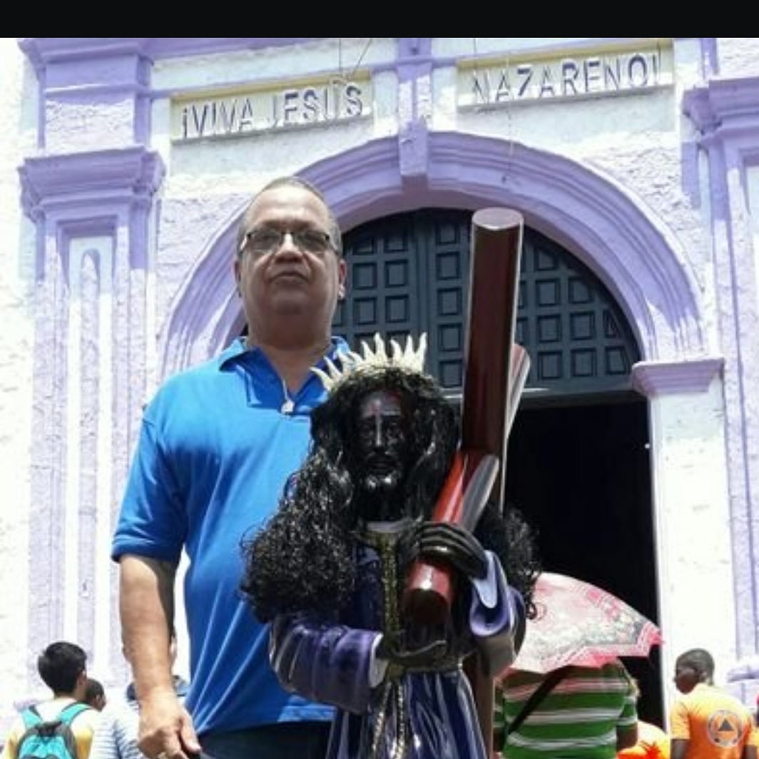 Sigues siendo la Luz de mi camino, te pido por favor que siga iluminando mi andar, con altas y bajas pero rodeado del cariño de mi familia y amigos, bendito sea mi Jesús de Nazareno de Portobelo.