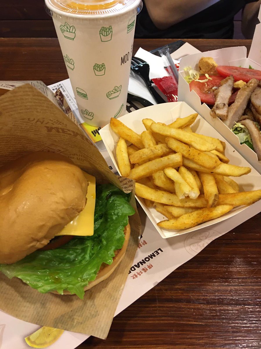 D9_666_'s tweet photo. 好想食burger
做朋友真係人夾人 有時我會諗係咪自己太stubborn 但真心會燥 因為係原則既問題 所以我唔會買帳依啲so-called 朋友既人 都唔需要要求人地去證明啲咩 夾就夾 唔夾就唔夾 我無咁霸道要求人地 https://t.co/mZCD1i15yl