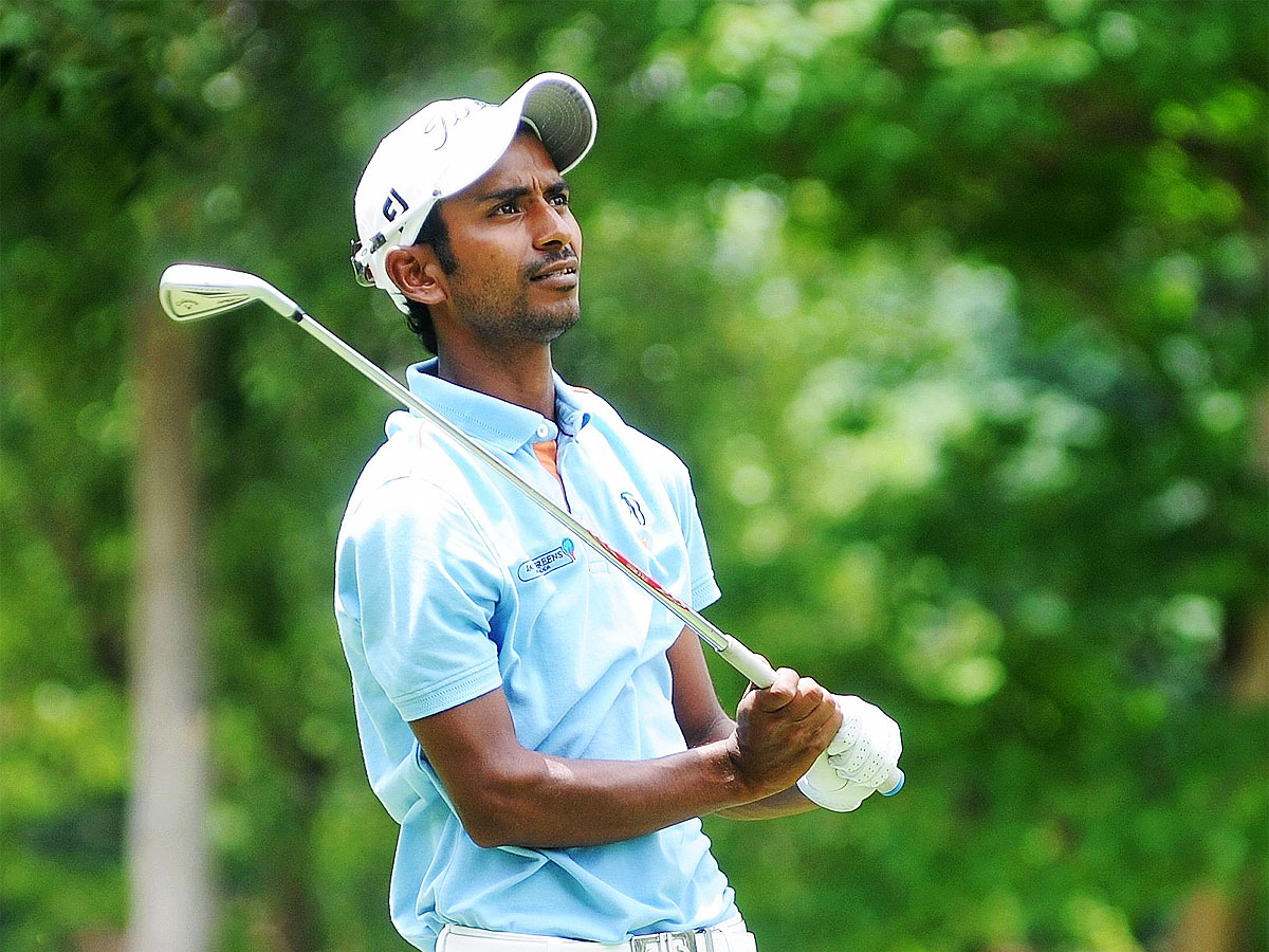 #Golf

Golfer Rashid Khan approaches PM <a href="/narendramodi/">Narendra Modi</a>, <a href="/AmitShah/">Amit Shah</a> in DGC case🏌️‍♂️

#RashidKhan has been at loggerheads with the #DGC for over two years now⛳️

Details ➡️ toi.in/EPhnkY/a24gk