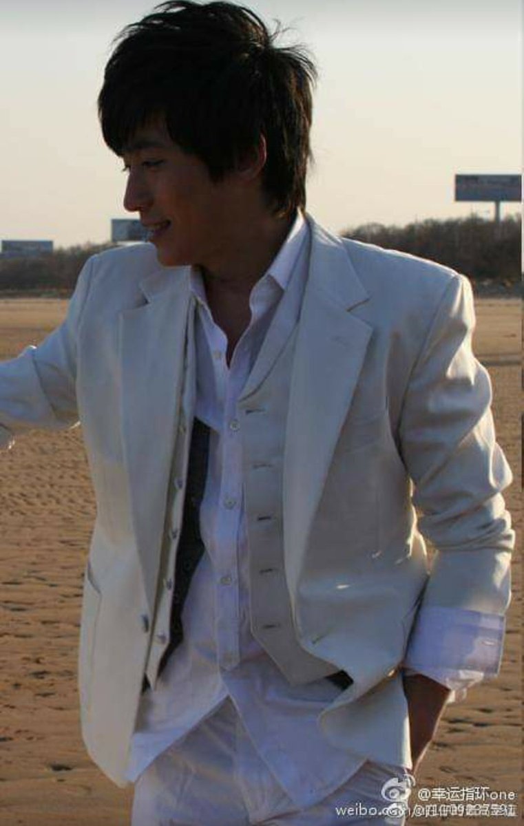 Zhu Yilong's MV feature [2009]