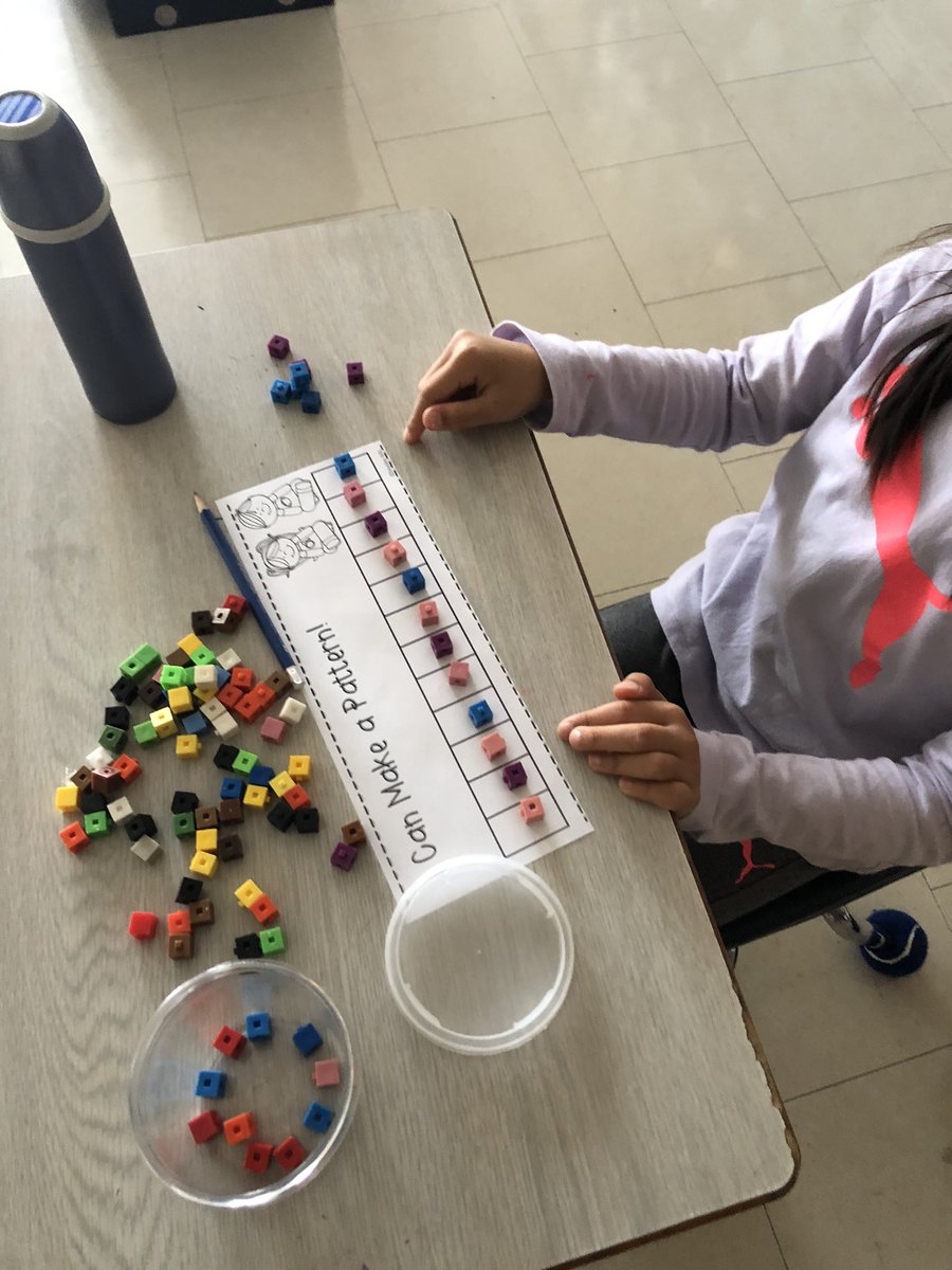 MsIkonomou's tweet image. Making patterns with loose parts and identifying the core pattern. #patterening #corepatternreading #corepattern #grade1/2 #gradeone #grade1 #gradetwo #grade2