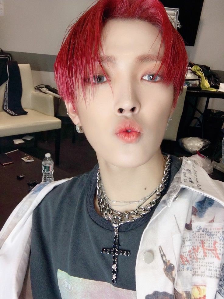 one of my favorite ever hongjoong looks: