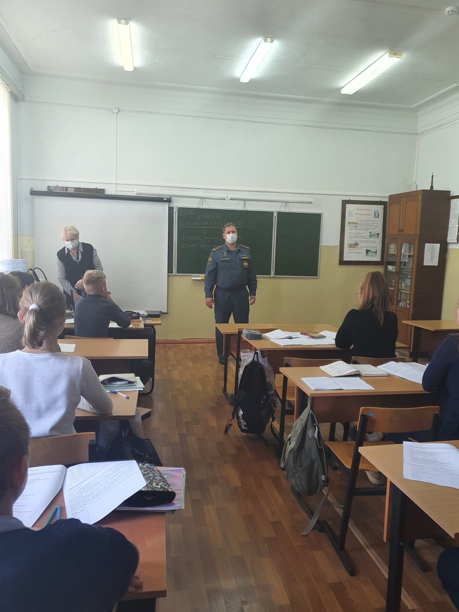 school3_bgr's tweet photo. @GlavaBogorod В рамках месячника ГО заместителем начальника ОДН и ПР проведена тренировка по эвакуации и открытый урок ОБЖ с показом ��идеоролика https://t.co/zO9OjUESJ9