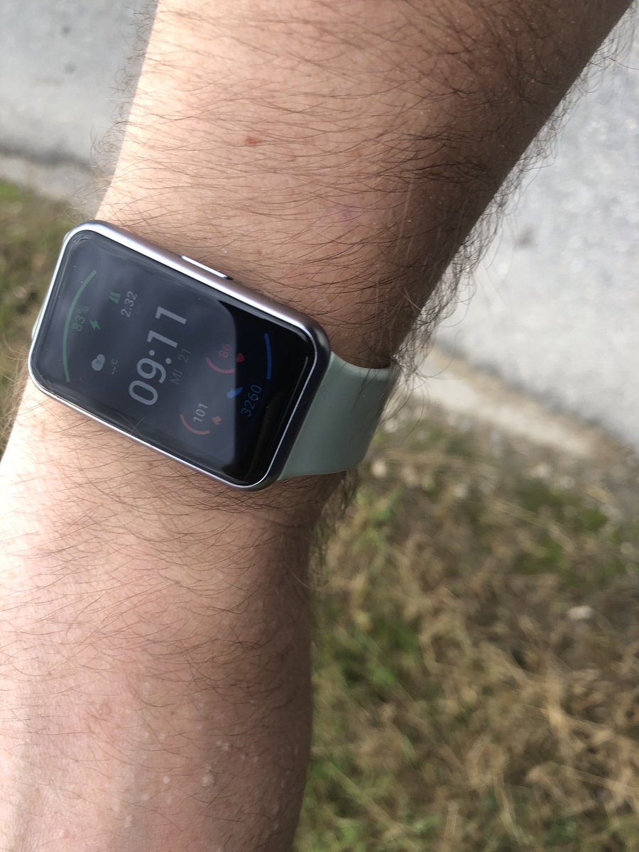 Bei meinem heutigen #GadgetSpaziergang begleitet mich die #HuaweiFit, die etwas andere Smartwatch